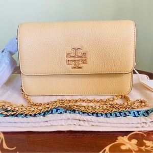 🌟 brand new Tory Burch convertible crossbody. Calf leather, eggnog color